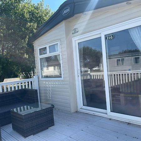 Lovely Caravan At Manor Park, Nearby Hunstanton Beach In Norfolk Ref 23049S Exterior photo